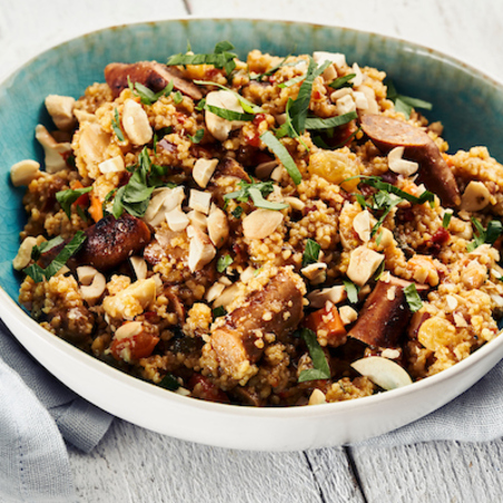 Salade de couscous avec des merguez