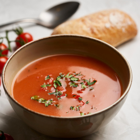 Potage à la tomate avec boulettes